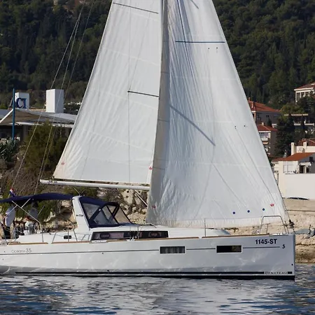 بوتيل Beneteau Oceanis 35- Jean Michel *