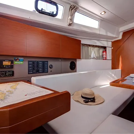 Beneteau Oceanis 35- Jean Michel بوتيل سبليت