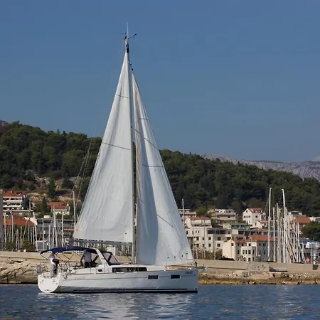 Beneteau Oceanis 35- Jean Michel بوتيل